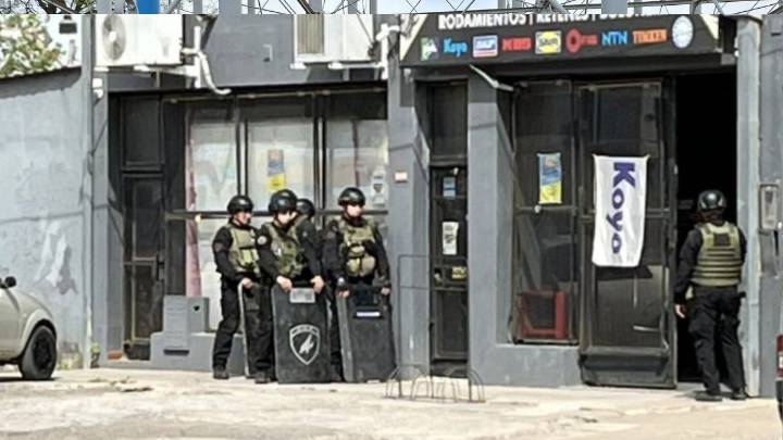 Santo Tomé: se atrincheró en un local comercial después de discutir con su pareja y se entregó tras dos horas de tensión