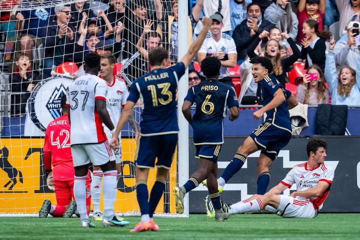 Vancouver Whitecaps thump San Jose Earthquakes 4