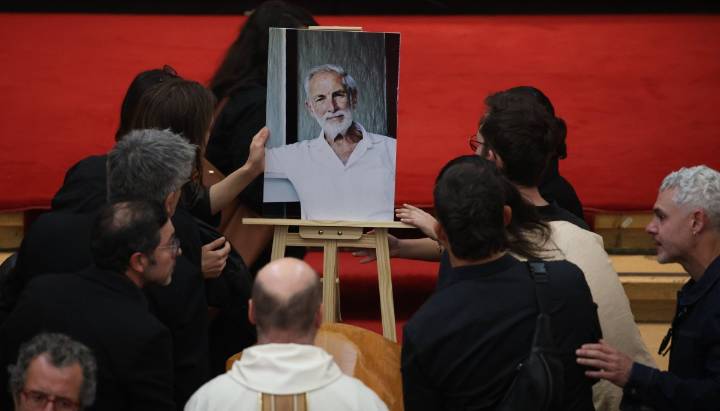 El último adiós a "Tito": Héctor Noguera fue despedido en emotivo y multitudinario funeral