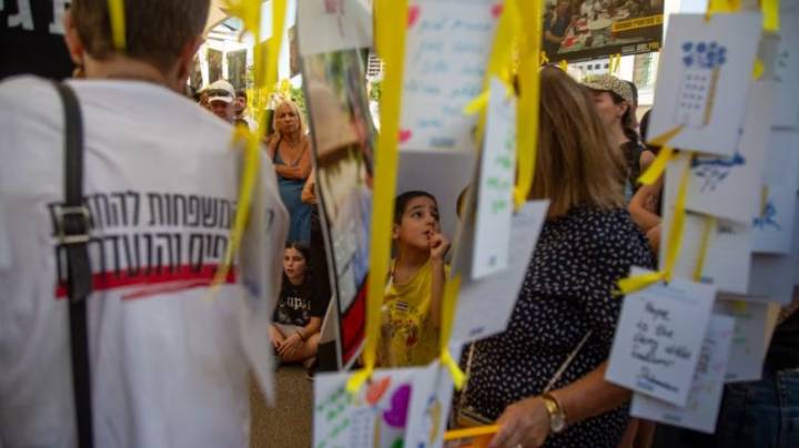 Entre el dolor y la alegría, Israel espera el regreso de sus rehenes