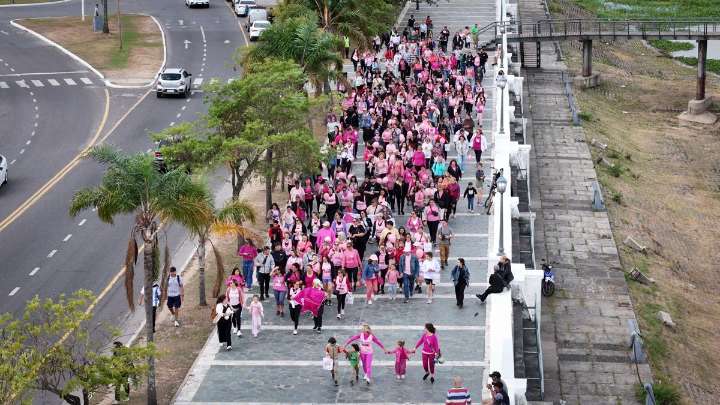 Segunda Caminata Rosa en Santa Fe: homenaje a Mónica Tempo y concientización sobre el cáncer de mama