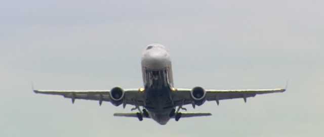 Shutdown causes delays, air traffic controllers work with no pay