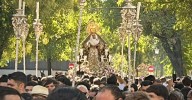 El regreso de la Esperanza de Triana en directo | La Virgen camina por las calles de El Porvenir