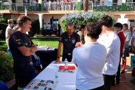 Bomberos de Mijas acercan su labor diaria a los jóvenes a través de una jornada de orientación educativa