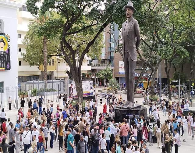 Devotos acudieron a plaza La Candelaria para rendir honor a santos venezolanos