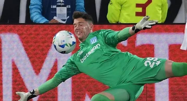 Facundo Cambeses hoy con Racing vs Flamengo: mira la atajada con la cara en partido por Copa Libertadores