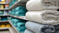 Supermercados liquidan toallas y toallones desde $4.799 y con hasta 71% de descuento