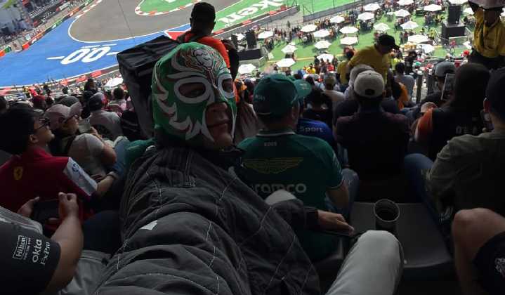 ¡Nadie lo reconoció! George Russell disfrutó de las prácticas libres desde las tribunas en el GP de México