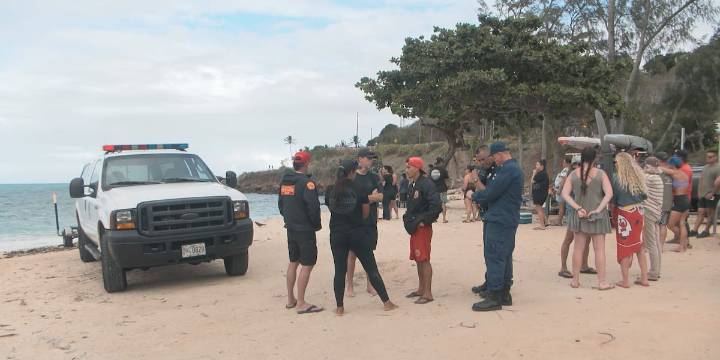 Emergency crews search for missing paddler in Kailua
