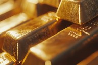 El oro sigue subiendo y alcanza un nuevo récord al rozar cuatro mil dólares