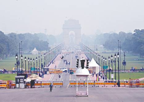 Smog chokes Capital: Political fire sparks