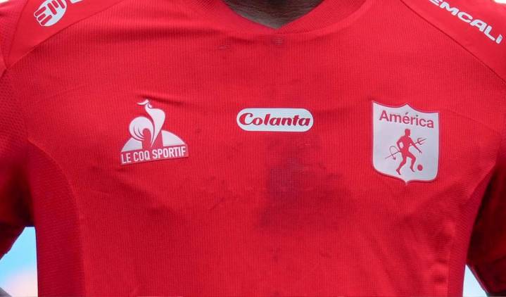 América presentó nueva camiseta: homenaje al tricampeonato de los 2000