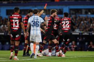 Las polémicas en Avellaneda. La roja que no fue para Marcos Rojo y la infantil expulsión de una de las figuras de Flamengo