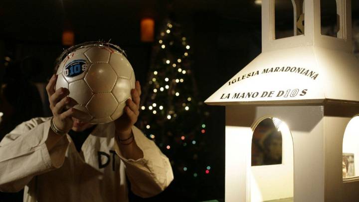 La Iglesia Maradoniana celebró el cumpleaños 65 de Diego: sus hermanas dijeron presente y fueron "bautizadas"