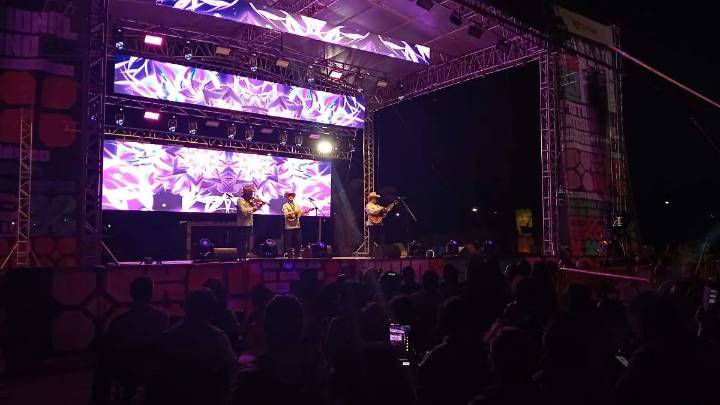 “Los Descarados” de Veracruz llenan de huapango a Celaya durante el Cervantino 2025