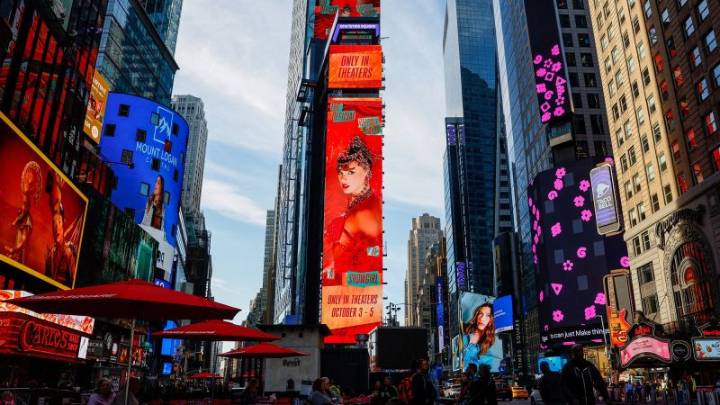 Taylor Swift brings music craze back to the box office