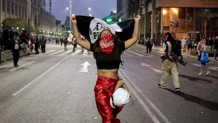 Marcha en Perú terminó en desmanes; jóvenes protestan contra la clase política