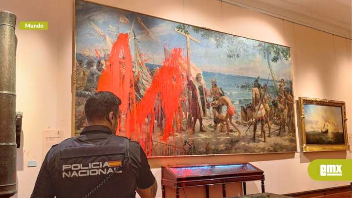 Activistas de Futuro Vegetal arrojan pintura a cuadro de Colón en el Museo Naval de Madrid