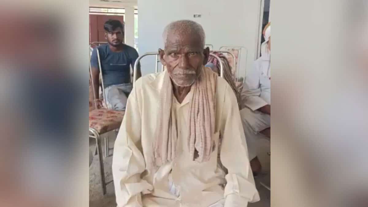 RSS worker forces elderly Dalit man to lick urine near temple in UP