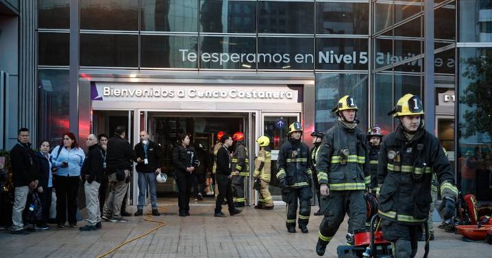 Cenco abre investigación para determinar las causas del incendio en el mall Costanera Center