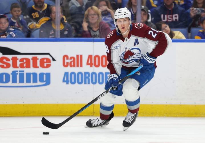Deadspin | Nathan MacKinnon, sizzling Avalanche take on Blue Jackets