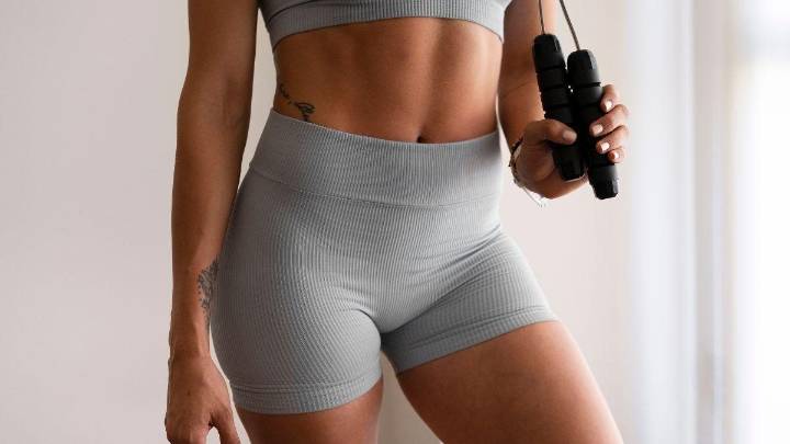 Así es la prenda que elimina la grasa localizada de tu abdomen mientras realizas tus 10.000 pasos diarios