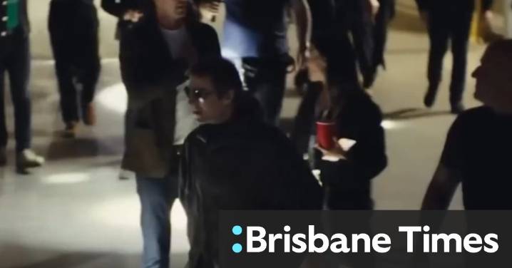 Britpop rockers Oasis touch down in Australia