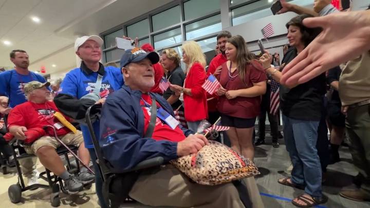 Honor Flight returns to Sarasota-Bradenton airport