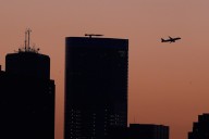 Air traffic controllers warn shutdown threatens flight safety