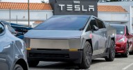 Tesla llama a revisión unidades de su Cybertruck por décima vez en 2 años: ¿Qué problemas tiene?