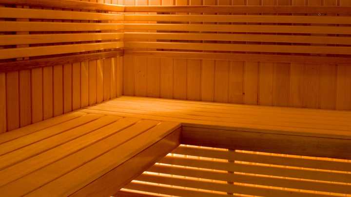 Beneficios de tomar duchas en sauna para la salud corporal, según investigación