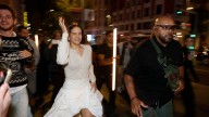 Rosalía desata la locura en el centro de Madrid para anunciar su nuevo disco