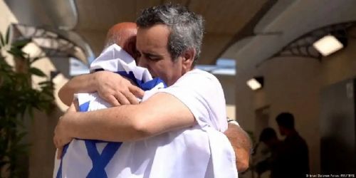 Más cuerpos de rehenes llegan a Israel