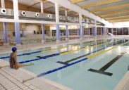 El Gobierno y Santoña colaborarán para renovar la climatización de la piscina
