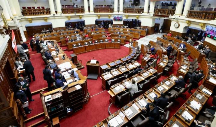 Congresistas recolectan firmas para censurar Mesa Directiva: señalan que pone en riesgo estabilidad democrática