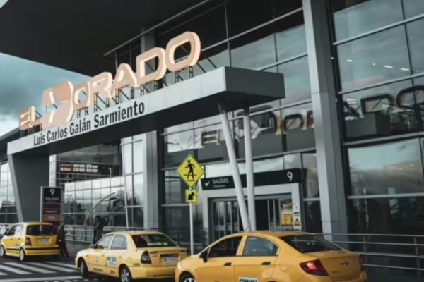Densa niebla paralizó operaciones en el aeropuerto El Dorado y causó demoras en todo el país