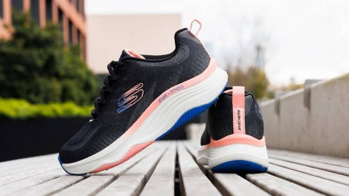 Skechers 'regala' sus zapatillas para mujer con descuentos de hasta el 63%