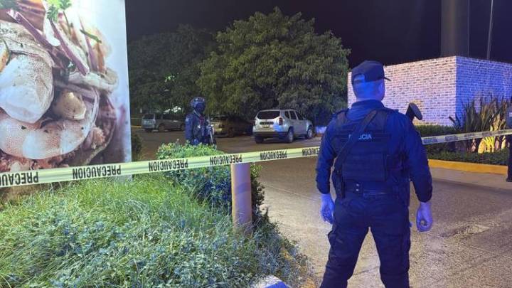 Asesinado y con mensaje dejan a un hombre en un restaurante del sector Tres Ríos de Culiacán