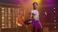 La miniserie de Disney perfecta para maratonear: la desgarradora y violenta historia de un club de striptease