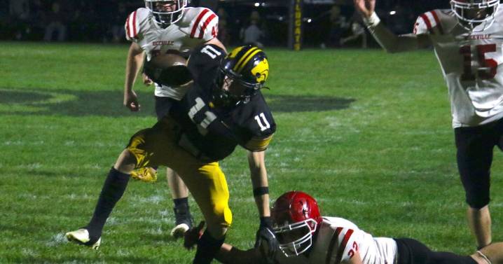 Missed opportunities cost Janesville football in loss to Riceville