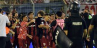 Juan Fernando Quintero protagonizó dos fuertes peleas en la clasificación de River Plate ante Racing en Rosario por la Copa Argentina