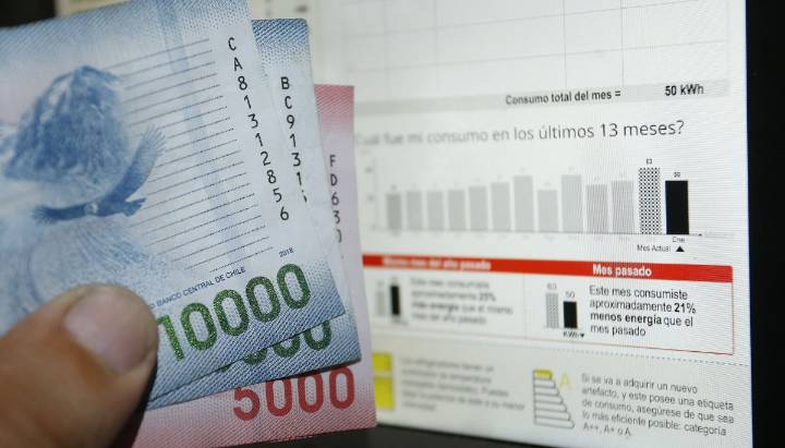 La Cruz busca reunir casos y presentar una demanda colectiva contra las empresas eléctricas por alzas en cuentas de la luz