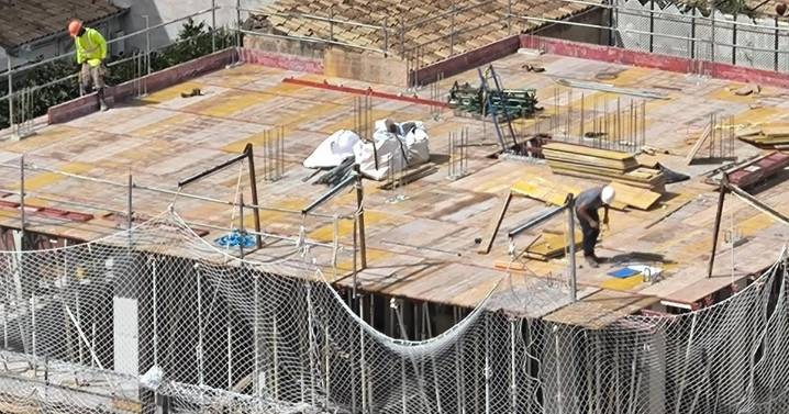 La construcción amplia la jornada intensiva de verano en 2026 para evitar las horas de más calor