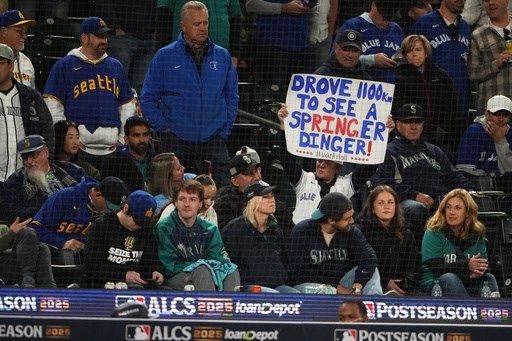 Canadians set aside contempt for tariffs and Trump rhetoric for the love of the Toronto Blue Jays