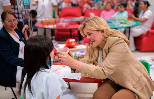 Reconoce Nariz Roja labor de Maru en abasto de medicamentos oncológicos