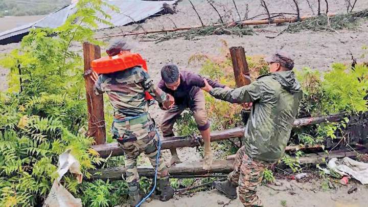 WB: Heavy rains trigger landslides in Darjeeling and Mirik, at least 20 dead
