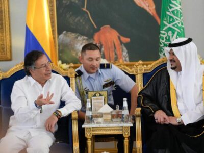 El presidente de Colombia llega a Riad y se reúne con el príncipe heredero de Arabia Saudí