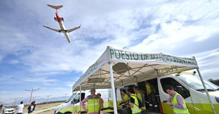 Un simulacro de accidente aéreo en el Aeropuerto de Granada pone a prueba los protocolos de coordinación de AENA y la Junta