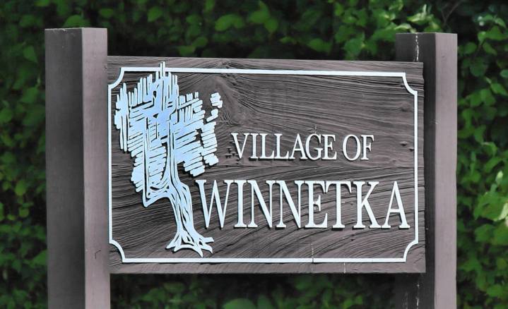 Judge dismisses part of suit over Winnetka lake bluffs rules