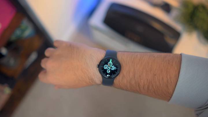 Buena rebaja para el smartwatch de Google con detección de pulso, seguimiento del sueño, GPS y diseño premium
